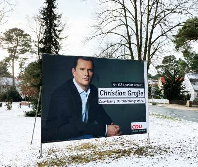Großplakat an der Straße Hohe Kiefer